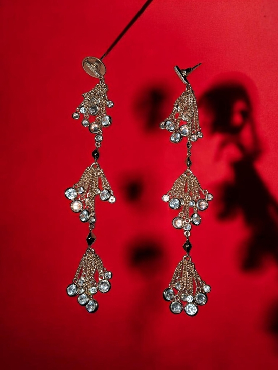 Kendra Scott Jewelry - The highlighted item features the Kendra Scott Tallulah Shoulder Duster Earrings